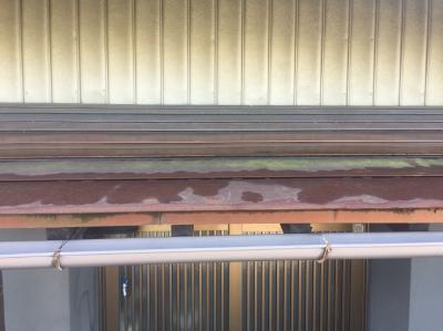 玄関上のトタン屋根塗装工事の施工前.jpg