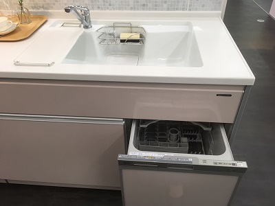 シンク下に設置された食洗機