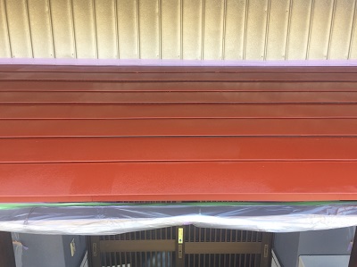 錆止め塗料を塗ったトタン屋根