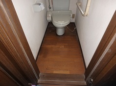 交換前の２階トイレ③