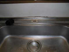 古いキッチン水栓を撤去したところ