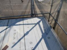 屋根　重ね葺き　施工中　防水シート