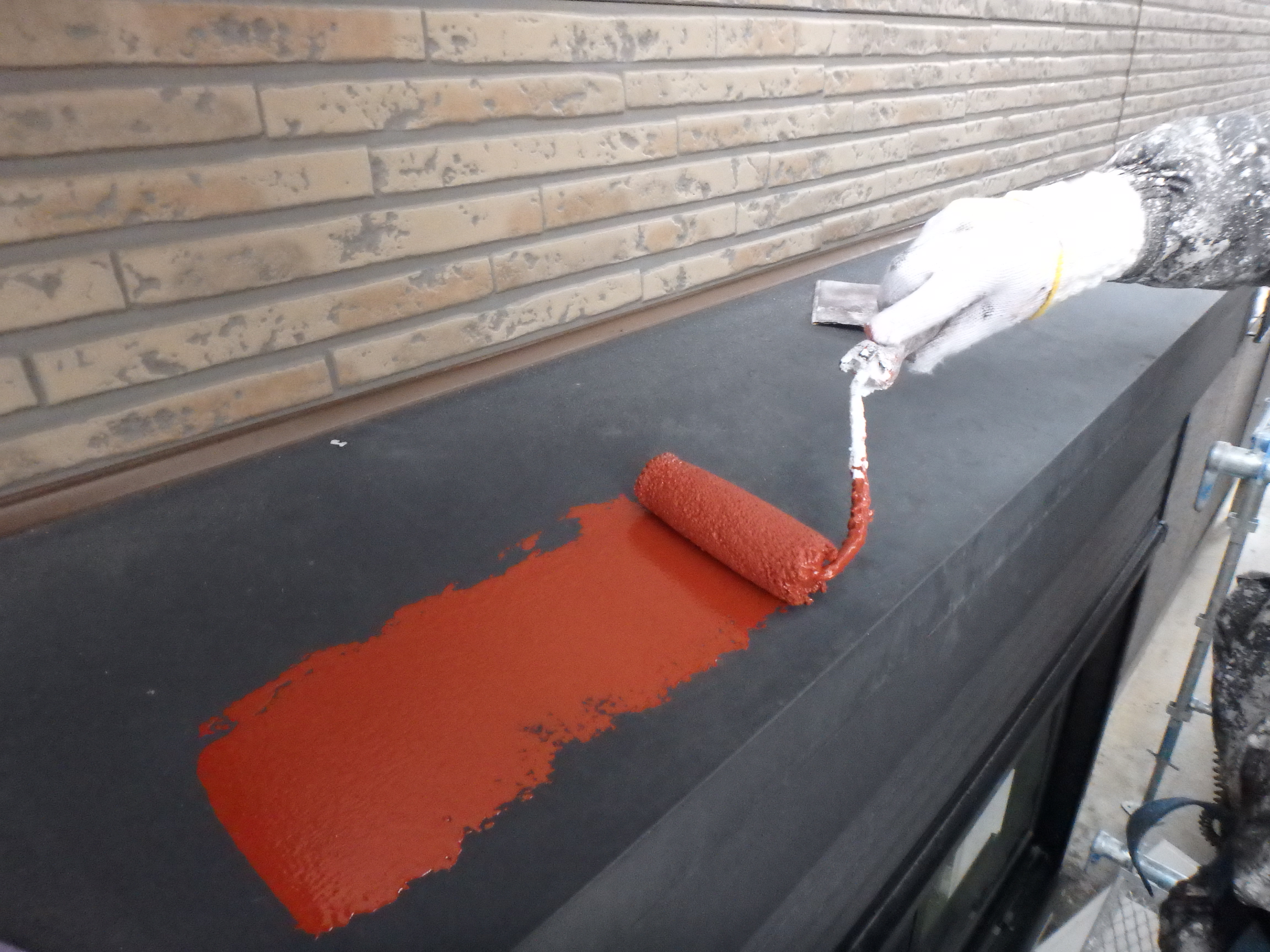 稲沢市で外壁塗装　施工中の様子錆止め