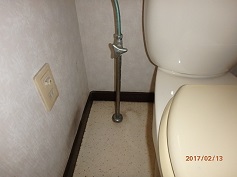 交換前のトイレの給水管