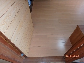 フローリング貼り替え後の床(入口付近)
