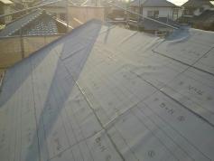 屋根葺き替え　施工中　防水シート