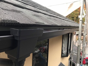 点検の結果雨漏れの原因は屋根にあると判断できたため屋根材を新しくする事で今後また安心できる状態になりました。