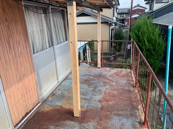 今回は、春日井市の柱交換工事を紹介します。今回のお宅は、経年劣化により柱の腐食がありましたので、倒れてしまう前に交換工事を行いました。
