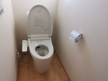 今回は、岩倉市のトイレ交換工事を紹介します。今回のお宅は、１階と２階両方のトイレを交換しました。