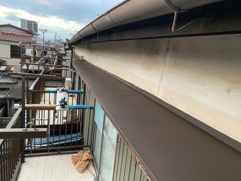今回は、稲沢市の庇板金工事を紹介します。今回のお宅は、経年劣化による下地が腐食がありましたので、修繕を行いました。