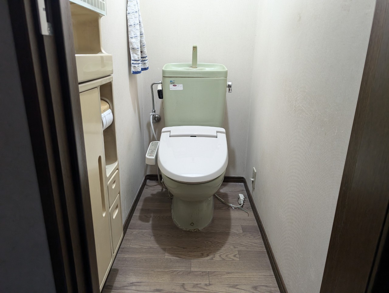 トイレリフォーム　施工前