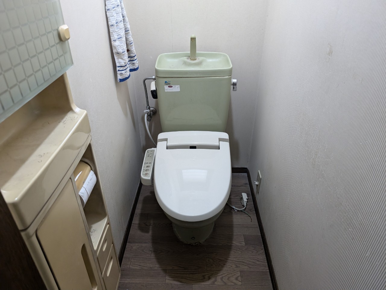 トイレリフォーム　施工前