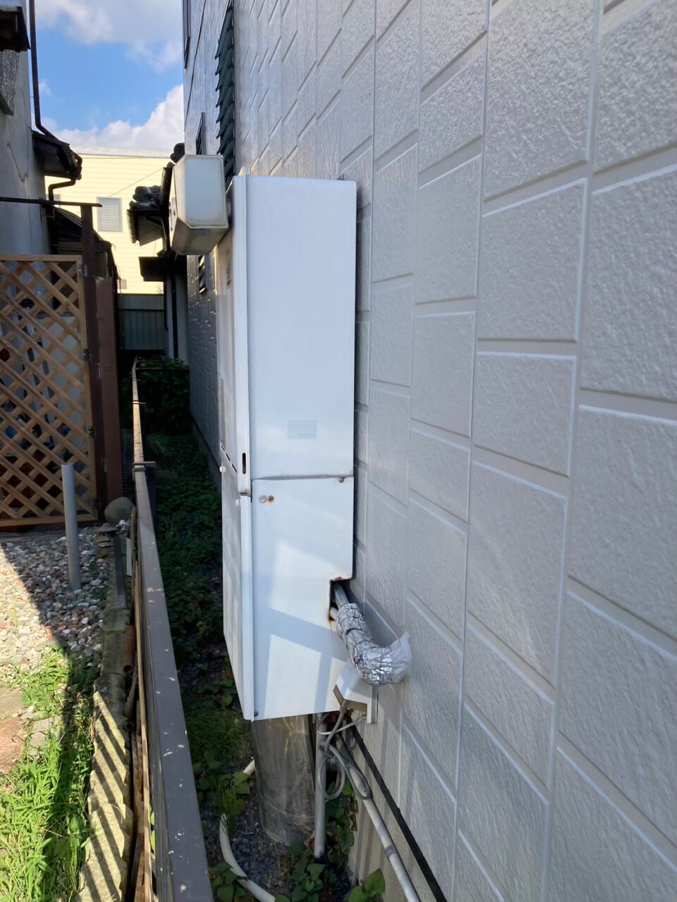 ガス給湯器　施工前
