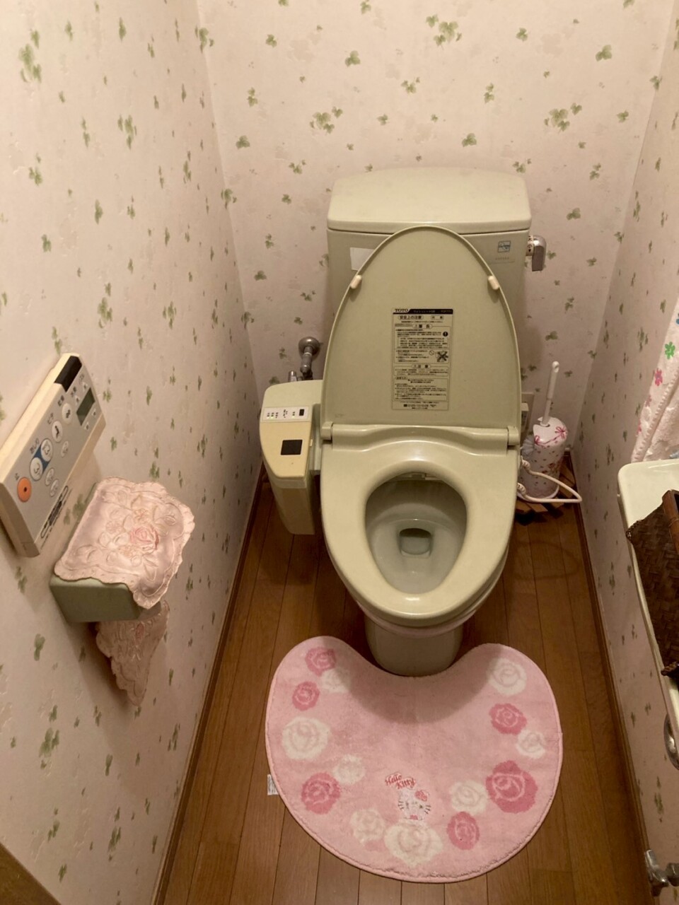 トイレ交換工事　施工前