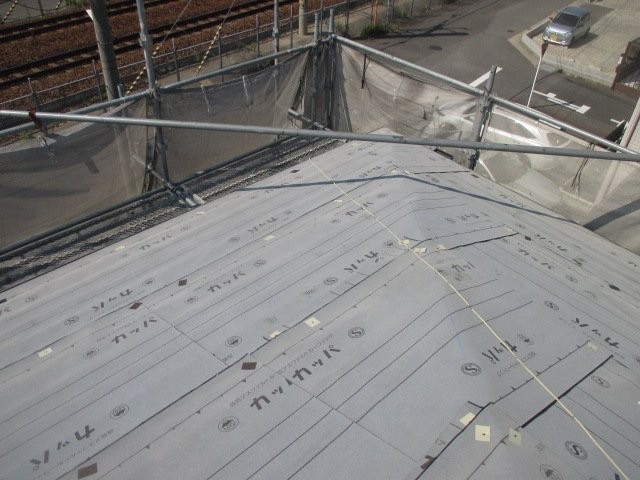 葺き替え　施工中