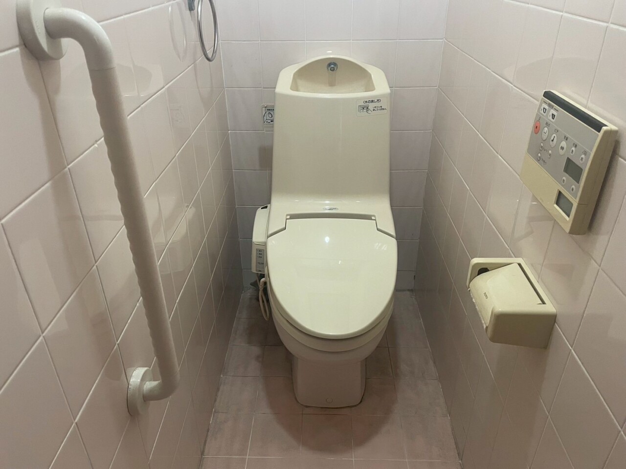 2025.9.20　トイレ施工前1